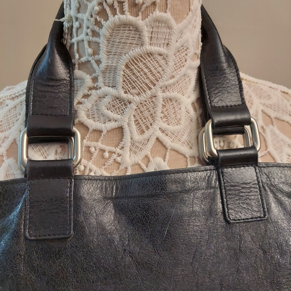 GARNET HILL Leather Fold Over Arm/Crossbody Bag - Picture 2 of 15